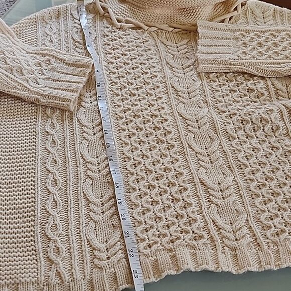 ANDTHEWHY Cable Knit Slouchy Sweater - Picture 10 of 12